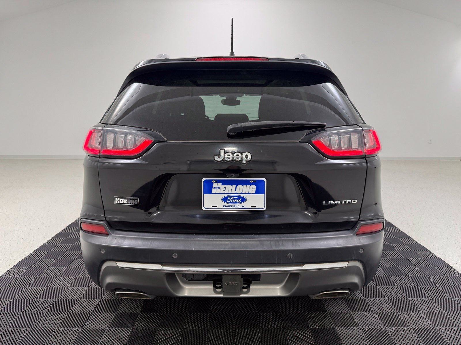 Used 2019 Jeep Cherokee Limited w/ Trailer Tow Group FWD image 7