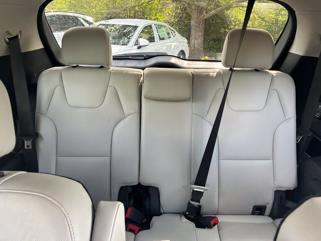 Used 2024 Kia Telluride EX w/ EX Captain's Chair Package AWD/4WD image 17