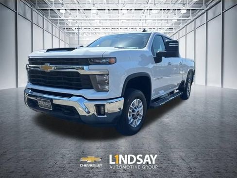 Used 2025 Chevrolet Silverado 2500 LT w/ Convenience Package AWD/4WD image 4