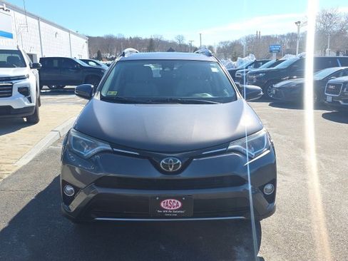 Used 2018 Toyota RAV4 XLE image 2