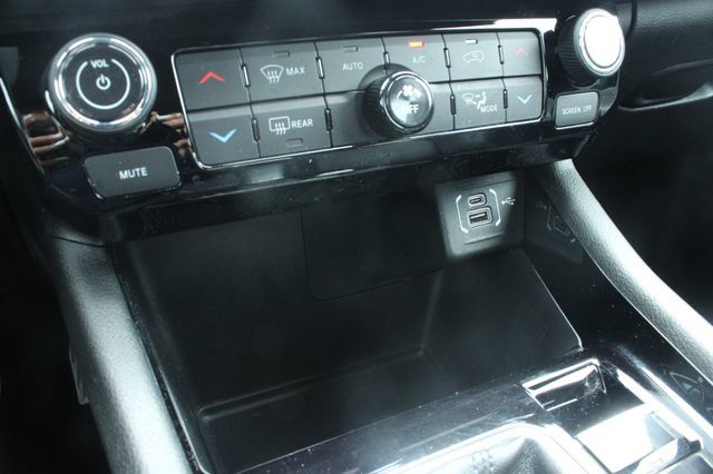 Used 2025 Jeep Compass Limited AWD/4WD image 18
