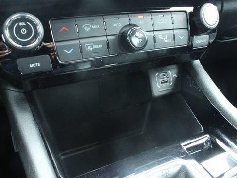 Used 2025 Jeep Compass Limited AWD/4WD image 18