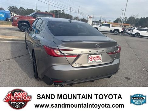 Used 2025 Toyota Camry SE w/ Convenience Package image 4