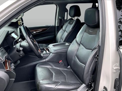 Used 2019 Cadillac Escalade ESV Luxury AWD/4WD image 8