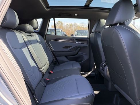 New 2026 Volkswagen Tiguan SE R-Line image 17