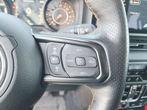 Used 2024 Jeep Gladiator Mojave AWD/4WD image 27