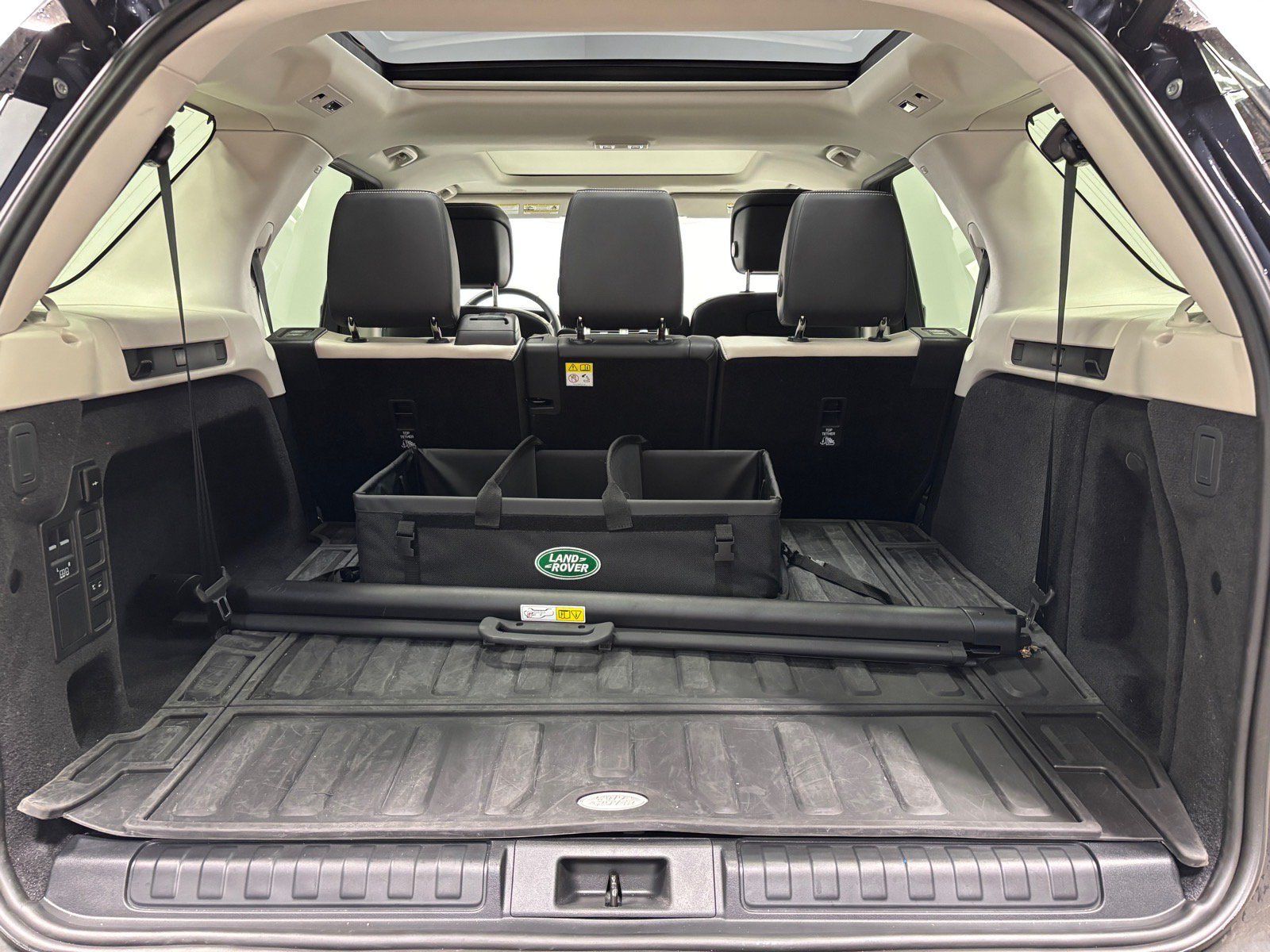 New 2025 Land Rover Discovery S AWD/4WD image 44