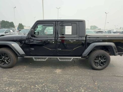 Used 2022 Jeep Gladiator Sport AWD/4WD image 5