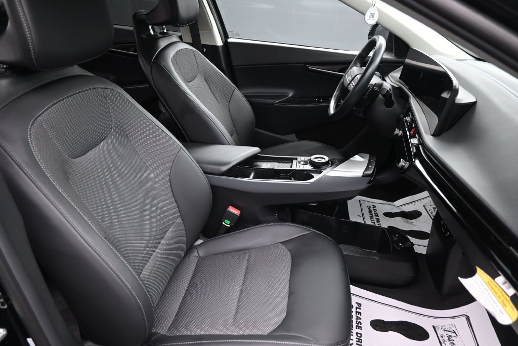 Used 2025 Kia EV6 Light w/ Light LR Technology Package RWD image 31