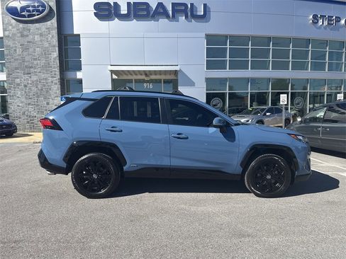 Used 2024 Toyota RAV4 SE image 9