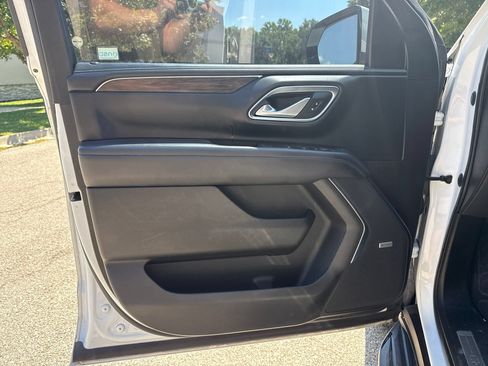 Used 2021 Chevrolet Suburban LT RWD image 10