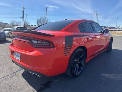 Used 2019 Dodge Charger SXT w/ Blacktop Package image 3