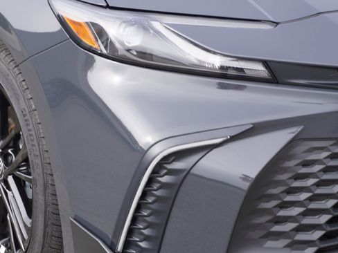 Used 2025 Toyota Camry SE image 3