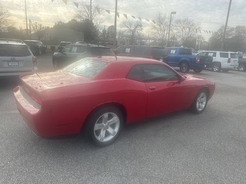 Used 2012 Dodge Challenger SXT image 4