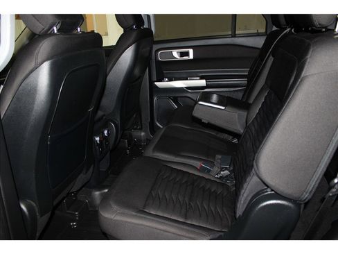 Used 2020 Ford Explorer XLT image 35
