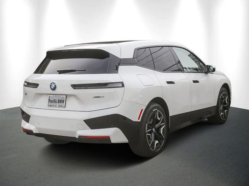 Used 2023 BMW iX xDrive50 w/ Sport Package image 6