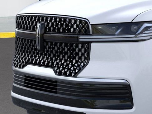 New 2025 Lincoln Navigator Reserve image 17