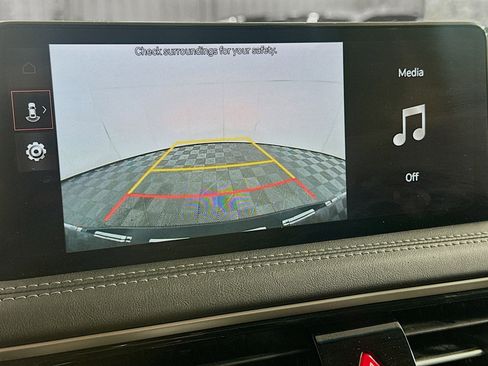 Used 2025 Genesis G70 2.5T image 23