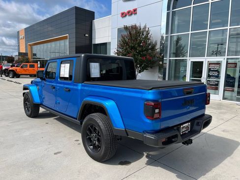 Used 2024 Jeep Gladiator Sport AWD/4WD image 17
