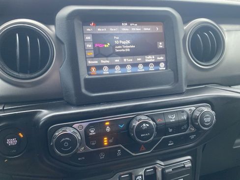 Used 2022 Jeep Gladiator Willys image 13