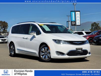 Used 2018 Chrysler Pacifica Limited w/ Advanced Safetytec Group
