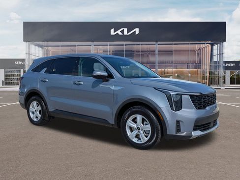 Certified 2025 Kia Sorento LX FWD image 2