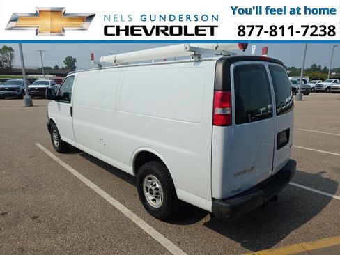 Used 2017 GMC Savana 3500 Extended RWD image 4
