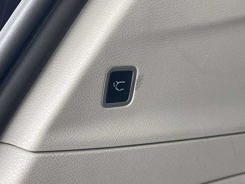 Used 2023 Chrysler Pacifica Limited FWD image 40