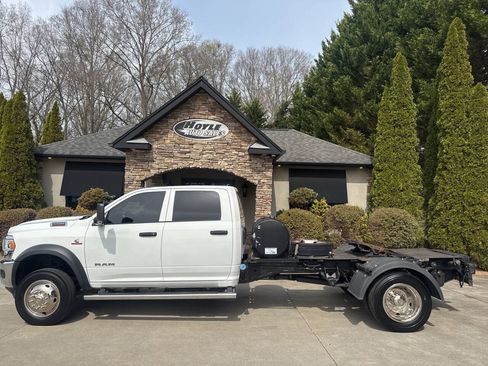 Used 2020 RAM 5500 Tradesman w/ Chrome Appearance Group AWD/4WD image 1