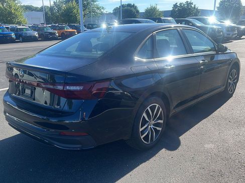 Used 2025 Volkswagen Jetta SE FWD image 5