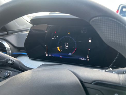 Used 2025 Chevrolet Trax LT image 40