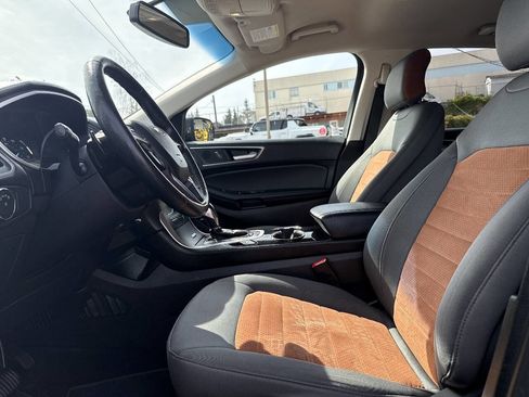 Used 2018 Ford Edge SEL w/ SEL Appearance Package image 28