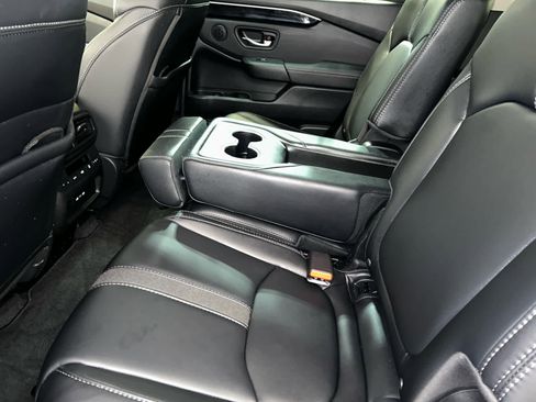 Used 2025 Honda Pilot EX-L image 5