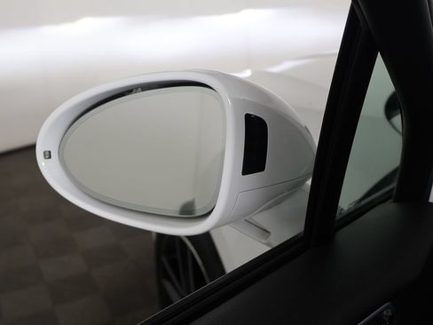 Used 2023 Porsche Macan AWD/4WD image 34