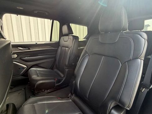Certified 2022 Jeep Grand Cherokee L Overland w/ Luxury Tech Group IV AWD/4WD image 17