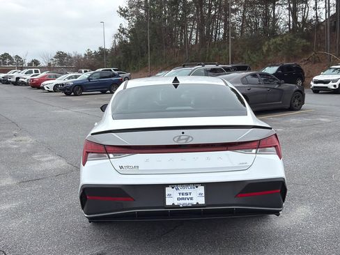Certified 2025 Hyundai Elantra SEL image 6