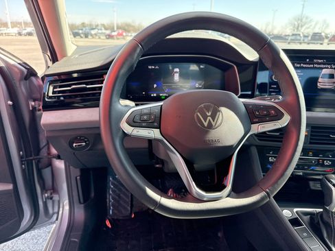 Used 2025 Volkswagen Jetta SE image 11