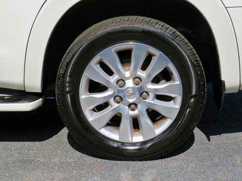 Used 2016 Toyota Sequoia Platinum image 39