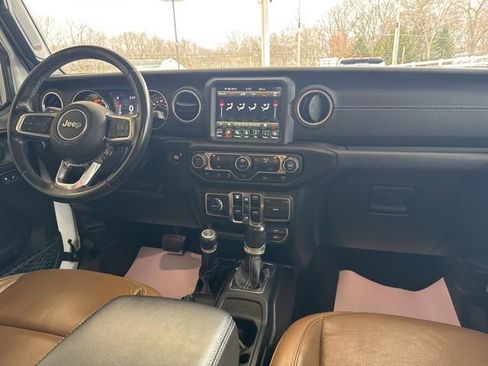 Used 2020 Jeep Wrangler Unlimited Sahara image 29