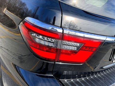 Used 2022 Nissan Armada SV image 31