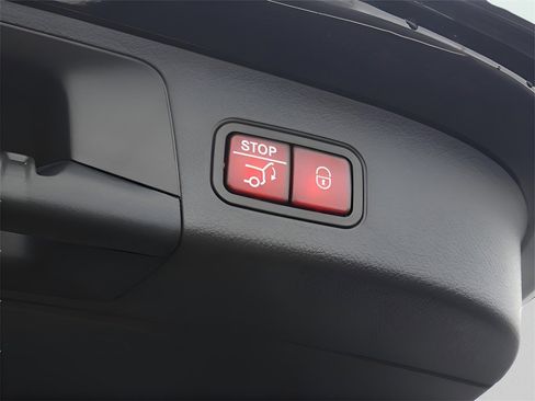 Used 2025 Mercedes-Benz GLA 250 4MATIC image 36