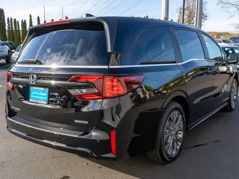 New 2026 Honda Odyssey Touring image 6