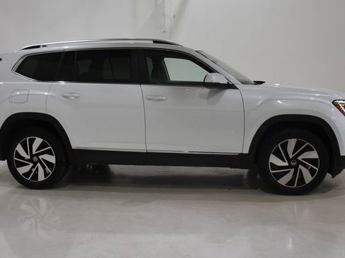 Used 2025 Volkswagen Atlas SEL AWD/4WD image 3