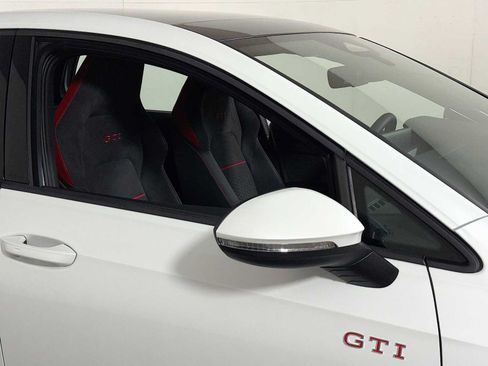 Used 2026 Volkswagen GTI SE FWD image 30