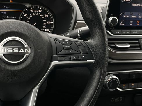 Used 2024 Nissan Altima 2.5 SV image 14