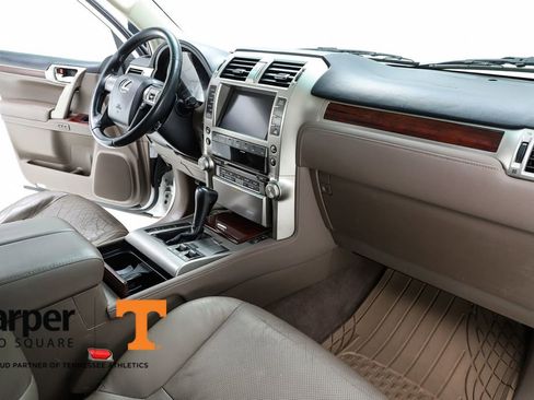 Used 2011 Lexus GX 460 image 32