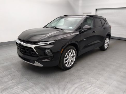 Used 2024 Chevrolet Blazer LT w/ Convenience Package FWD image 2