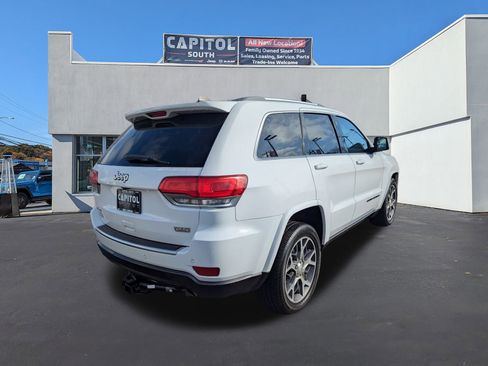 Used 2018 Jeep Grand Cherokee Limited image 3