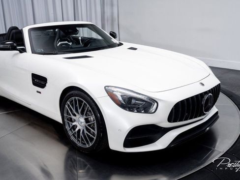 Used 2018 Mercedes-Benz AMG GT Roadster image 2