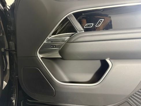 Used 2024 Land Rover Range Rover Long Wheelbase SE image 30